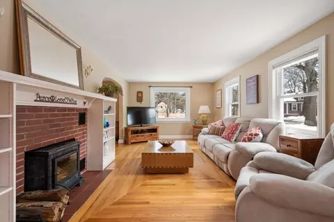 Living - 17 Espie Ave, Maynard, MA 01754 photo 3 of 4