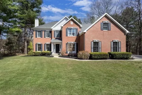 54 Charles River Dr, Franklin, MA 02038