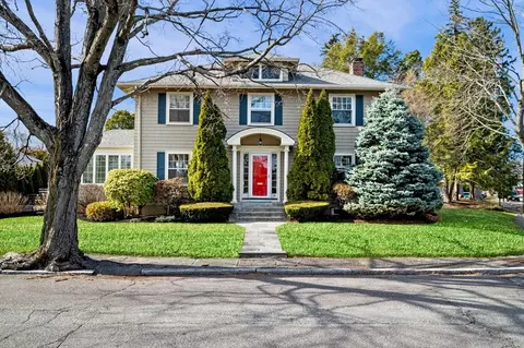 15 Oak St, Marblehead, MA 01945