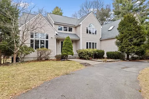 138 Lounsbury Dr, Raynham, MA 02767