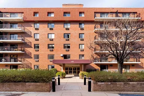 135 Pleasant St #605, Brookline, MA 02446