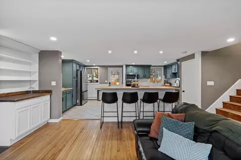 Kitchen - 4 Pranker Rd, Saugus, MA 01906 photo 1 of 4