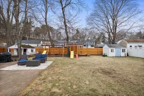 Exterior - 4 Pranker Rd, Saugus, MA 01906 photo 4 of 8