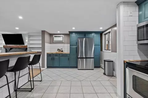 Kitchen - 4 Pranker Rd, Saugus, MA 01906 photo 4 of 4