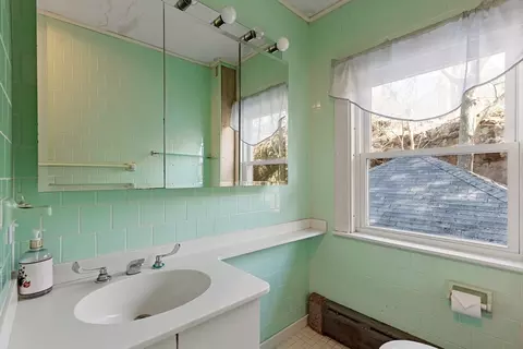 Bath - 1 Brightside Ave, Gloucester, MA 01930 photo 2 of 3