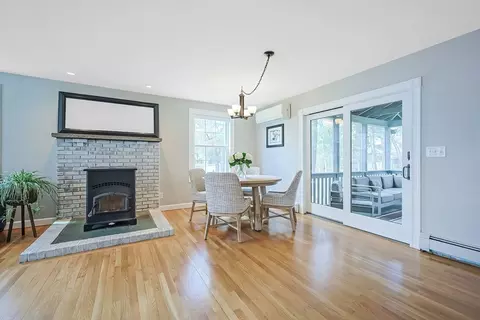 Dining - 9 Pine St, Franklin, MA 02038 photo 1 of 3