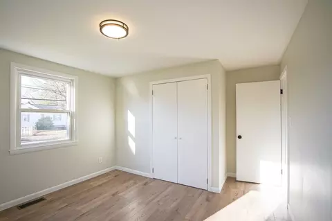 Bedroom - 64 Cherokee Dr, Springfield, MA 01109 photo 1 of 2