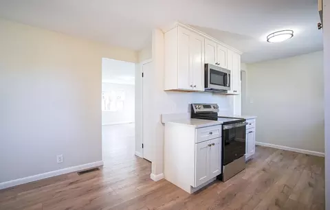 Entry Way - 64 Cherokee Dr, Springfield, MA 01109 photo 1 of 2