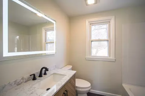 Bath - 64 Cherokee Dr, Springfield, MA 01109 photo 1 of 1