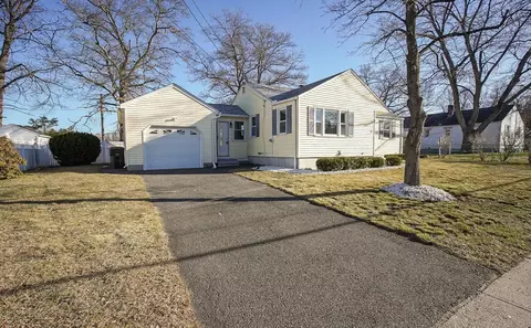 Exterior - 64 Cherokee Dr, Springfield, MA 01109 photo 2 of 6