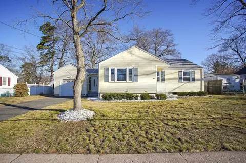 64 Cherokee Dr, Springfield, MA 01109