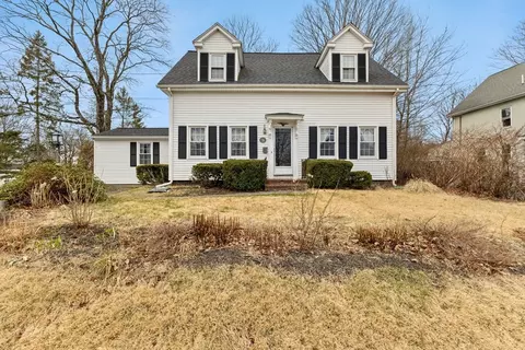 15 Pine St, Medway, MA 02053