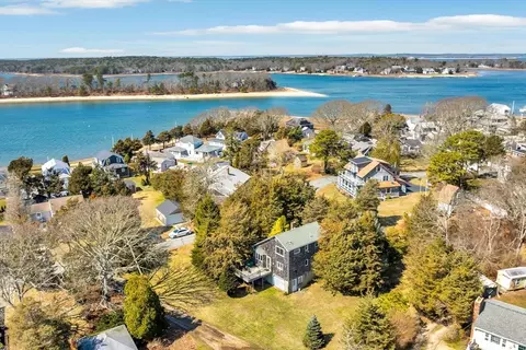 29 Hope Ave, Pocasset, MA 02559