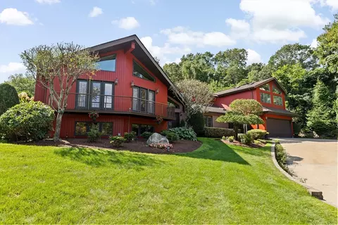 17 Paula Dr, Swansea, MA 02777