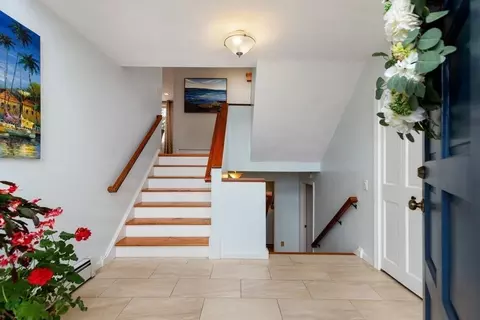 Entry Way - 3 Breezy Point Rd, Gloucester, MA 01930 photo 2 of 4