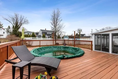 Exterior - 3 Breezy Point Rd, Gloucester, MA 01930 photo 3 of 6