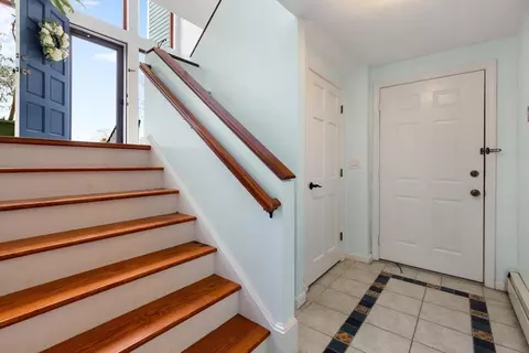 Entry Way - 3 Breezy Point Rd, Gloucester, MA 01930 photo 4 of 4
