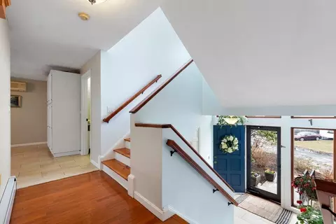 Entry Way - 3 Breezy Point Rd, Gloucester, MA 01930 photo 3 of 4