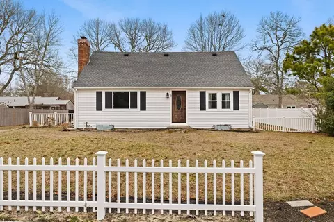 8 Nobby Ln, Yarmouth, MA 02673