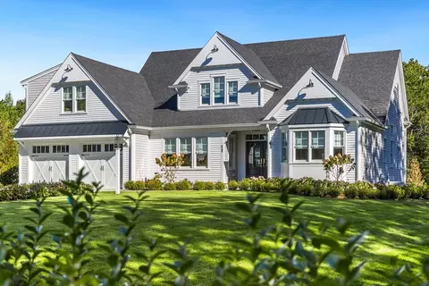 11 Norse Pines Dr, Sandwich, MA 02537