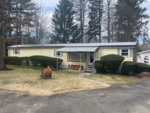 7 Cypress Ct, Brimfield, MA 01010