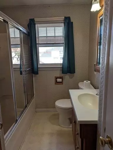 Bath - 240 Clover St, Worcester, MA 01603 photo 1 of 3