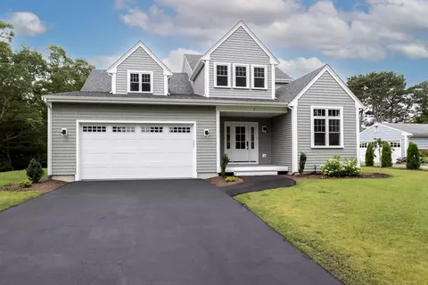 7 Sunset Pines Rd, Yarmouth, MA 02675