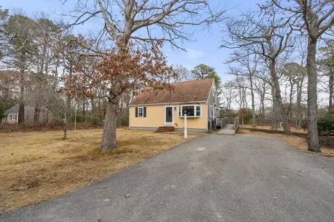 76 Kompass Dr, Falmouth, MA 02536