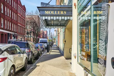 33 Middle St #2, Lowell, MA 01852