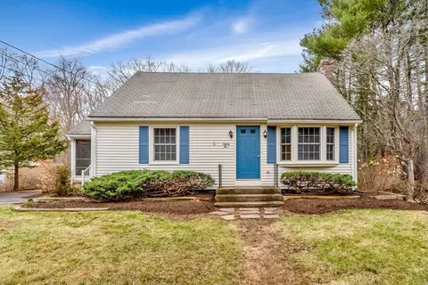 85 Smith St, Attleboro, MA 02703