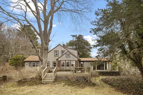 490 Hatchville Rd, Falmouth, MA 02536