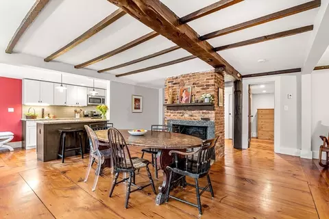 19 Middle St, Marblehead, MA 01945 photo 4