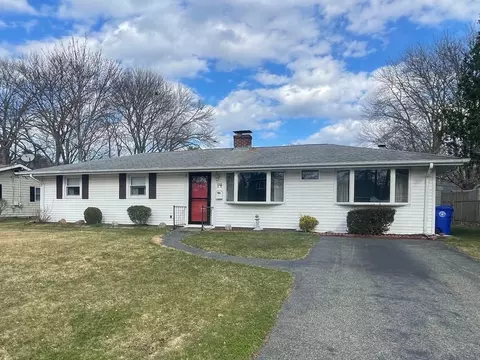 14 James St, Holbrook, MA 02343