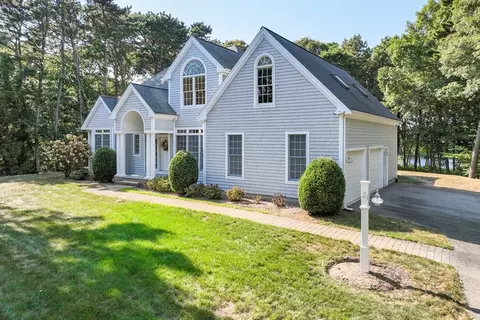 3 Eldridge Pond Rd, Harwich, MA 02645