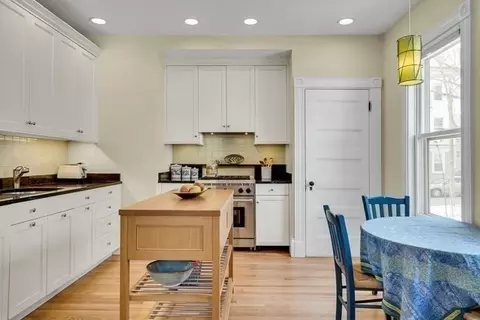 37 Stanton Rd, Brookline, MA 02445 photo 6