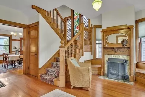 37 Stanton Rd, Brookline, MA 02445 photo 2