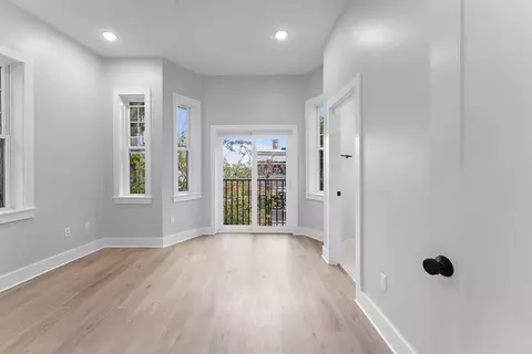 Living - 115 Thurston St # -E, Somerville, MA 02145 photo 1 of 2