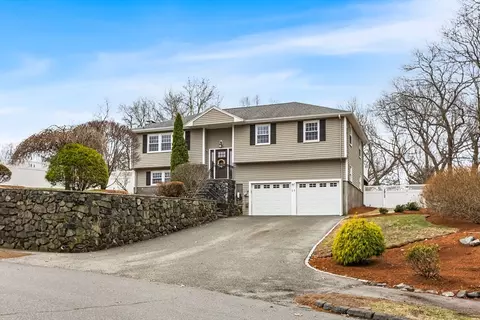 11 Cricklewood Dr, Stoneham, MA 02180