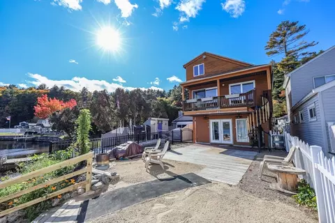 37 Bay St, Goffstown, NH 03045