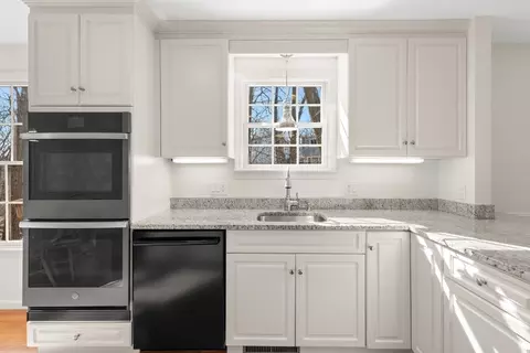 24 Eugene Dr, Winchester, MA 01890 photo 9
