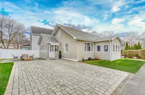 17 Forest St, Melrose, MA 02176