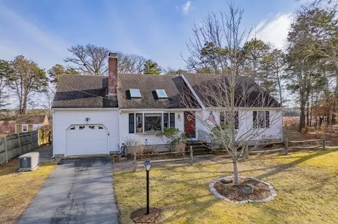 17 Daisy Ln, Yarmouth, MA 02664
