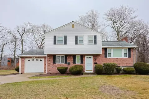 17 Flint Locke Rd, Randolph, MA 02368