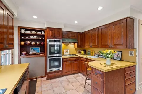 23 Gregory St, Marblehead, MA 01945 photo 16