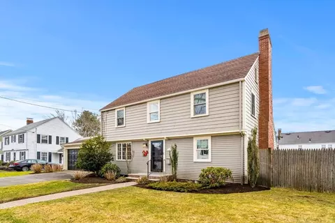 16 Miles Standish Rd, Marblehead, MA 01945