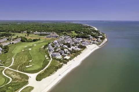 125 Shore Dr W, Mashpee, MA 02649