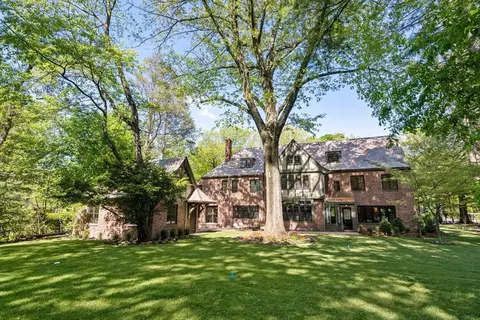 125 Lee St, Brookline, MA 02445