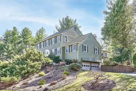 22 Robinwood Rd, Acton, MA 01720
