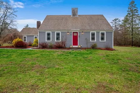 69 Highland St, Middleboro, MA 02346