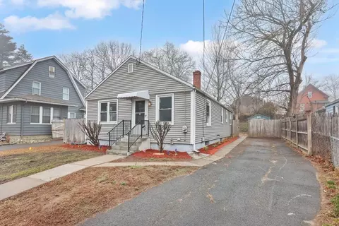 34 Brooks St, Springfield, MA 01109 photo 2
